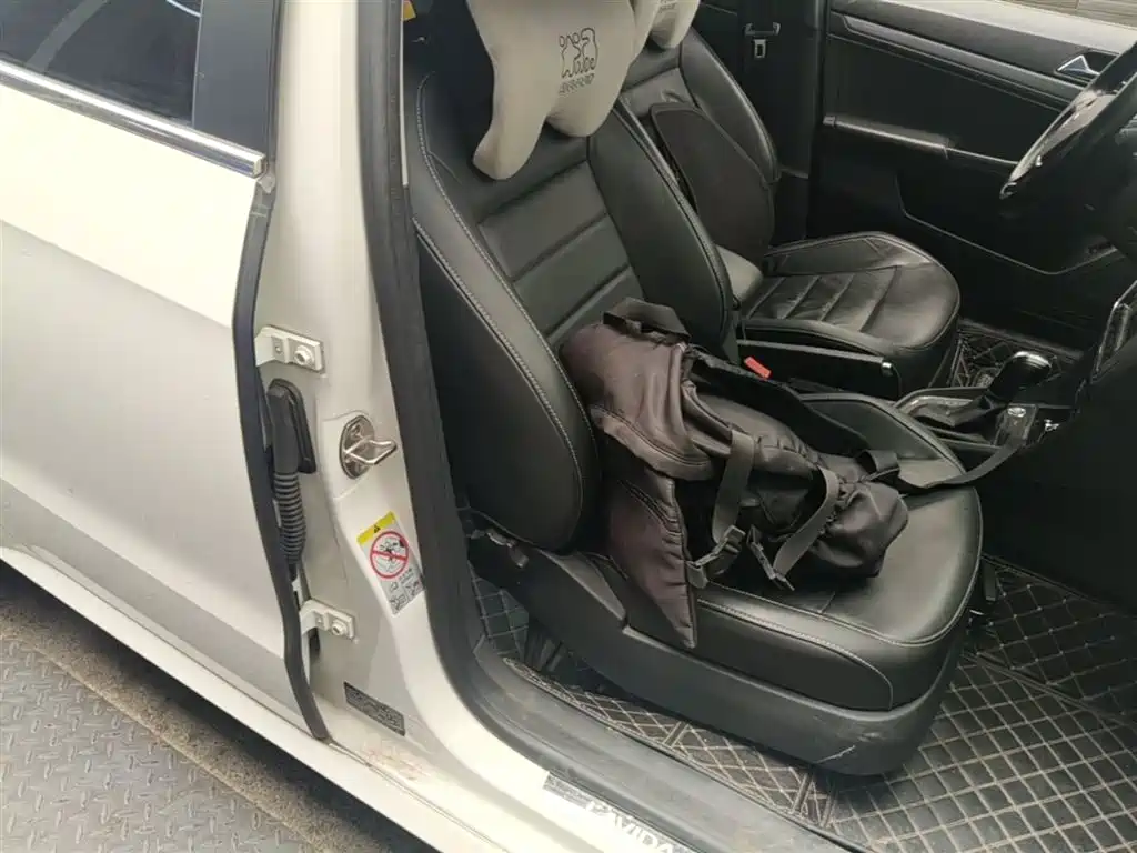 Volkswagen Lavida 2017 1.6L Automatic Comfort Edition фото 25