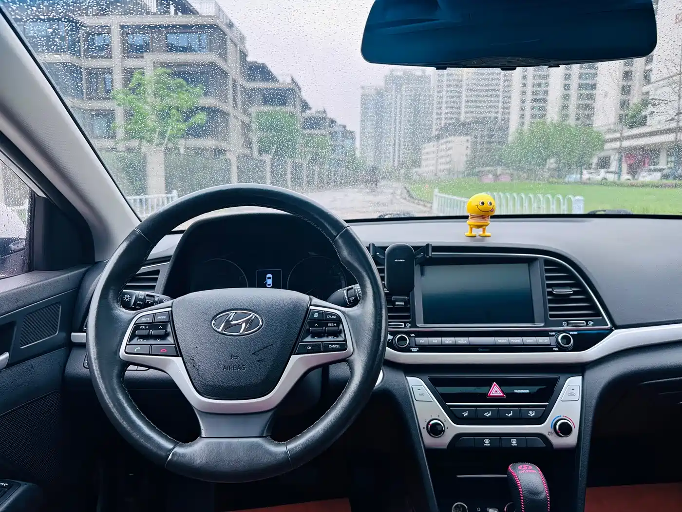 Hyundai Elantra 2016 1.6L Auto Smart·Luxury Edition фото 9