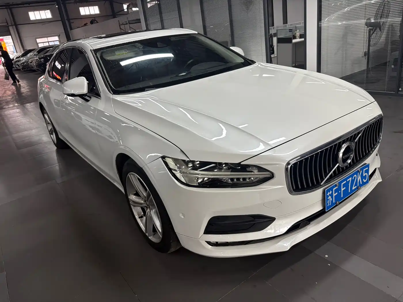 Фото 4 - Volvo S90