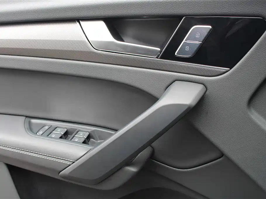 Audi Q5L 2024 Model 40 TFSI Luxury Dynamic фото 11