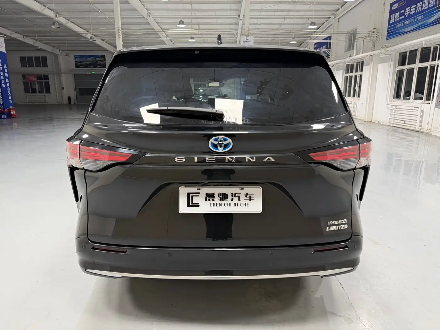 Toyota Sienna 2021 2.5L Hybrid Premium Edition фото 5