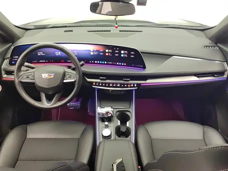 Photo 12 - Cadillac XT4