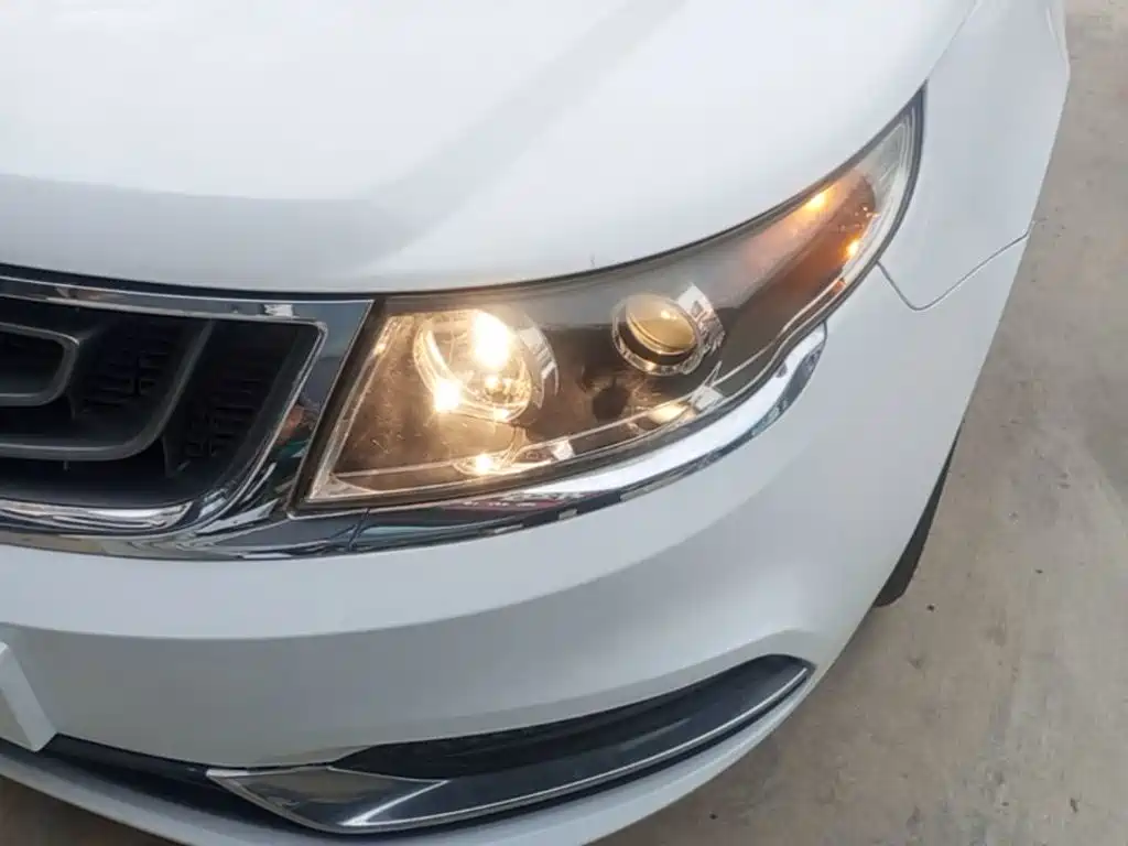 Фото 18 - Geely Vision