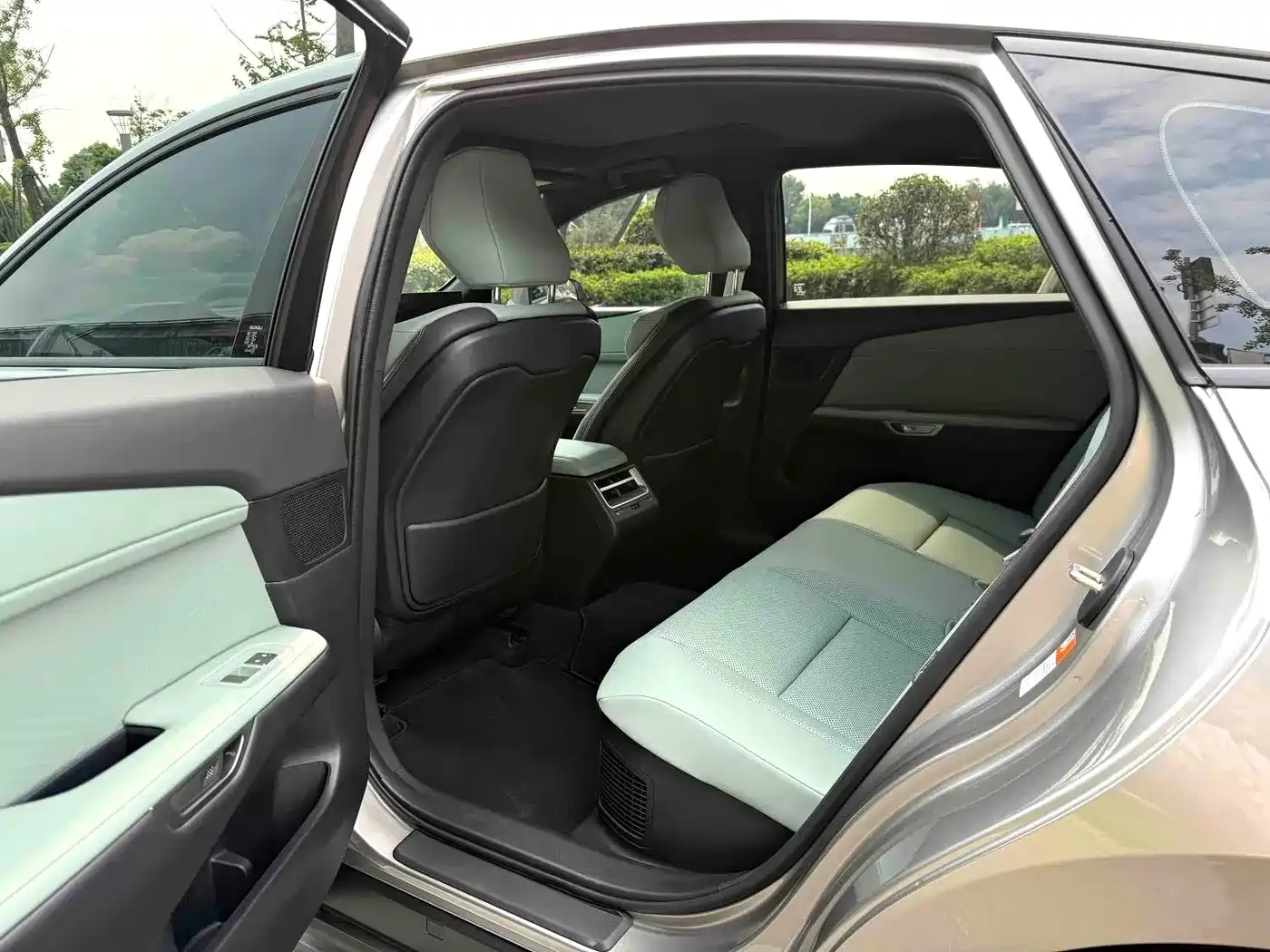 Lexus ES 2026 2025 Model 300h Base Version