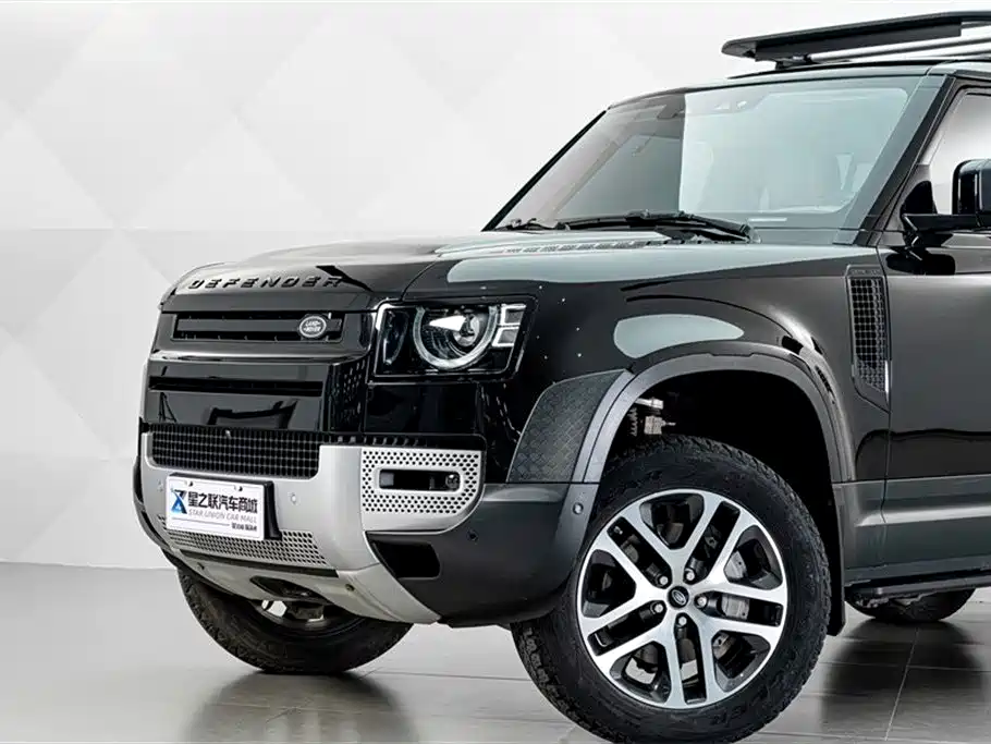 Land Rover Defender 2021 110 P400 Dark Special Edition фото 3