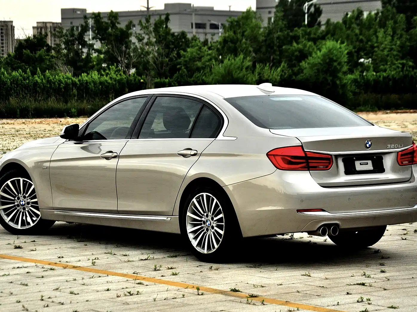 Photo 4 - BMW 3 Series
