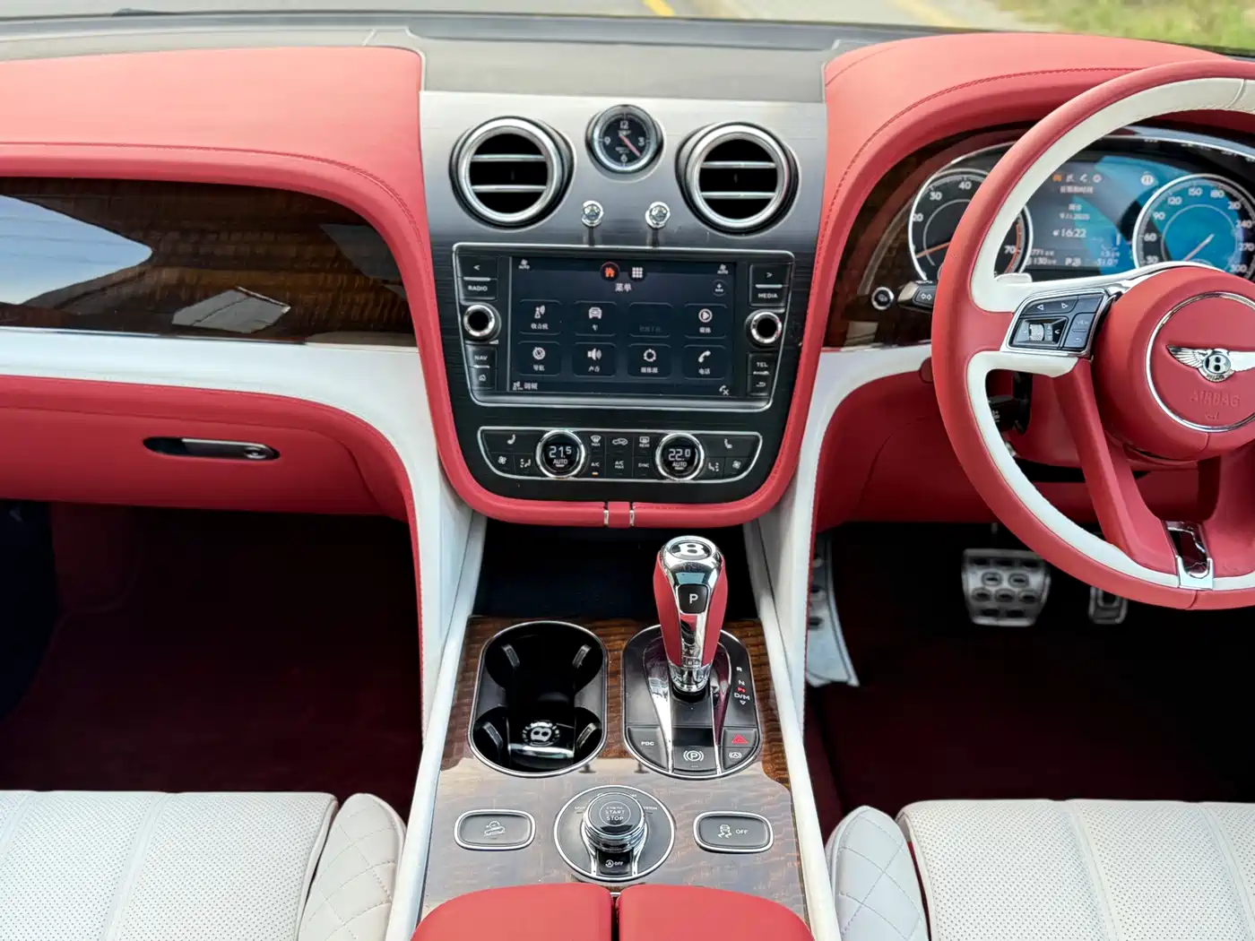 Photo 15 - Bentley Bentayga