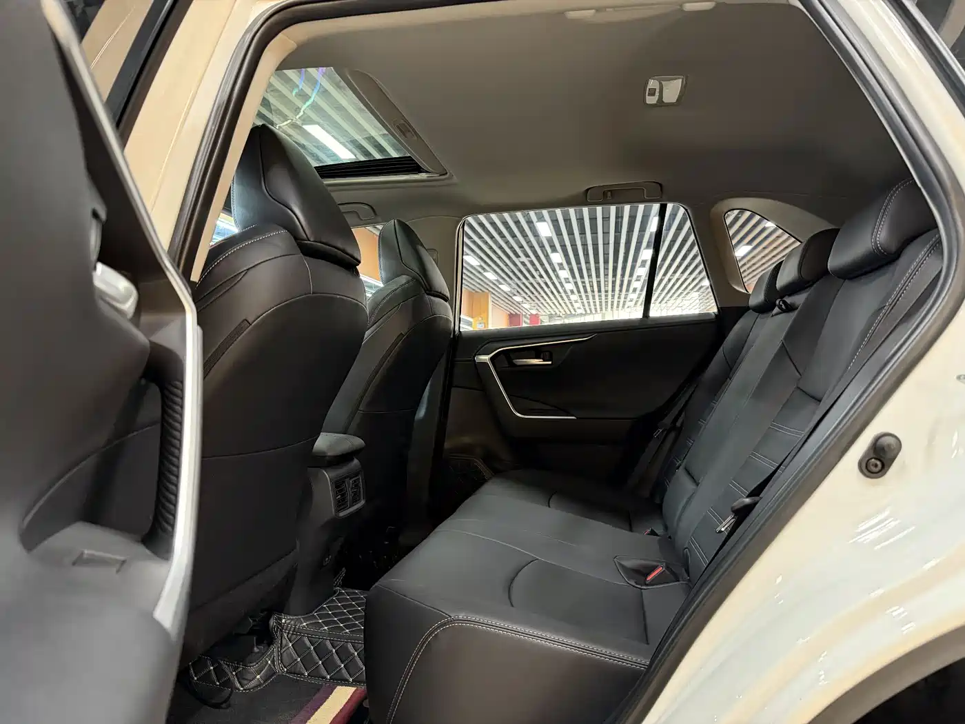 Toyota Wildlander 2022 2.0L CVT AWD Luxury Edition фото 8