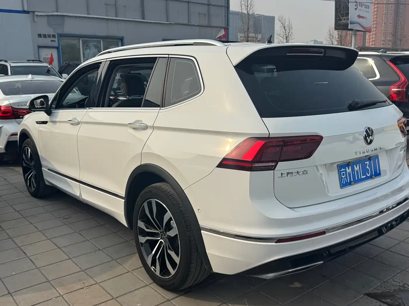 VOLKSWAGEN TIGUAN L
