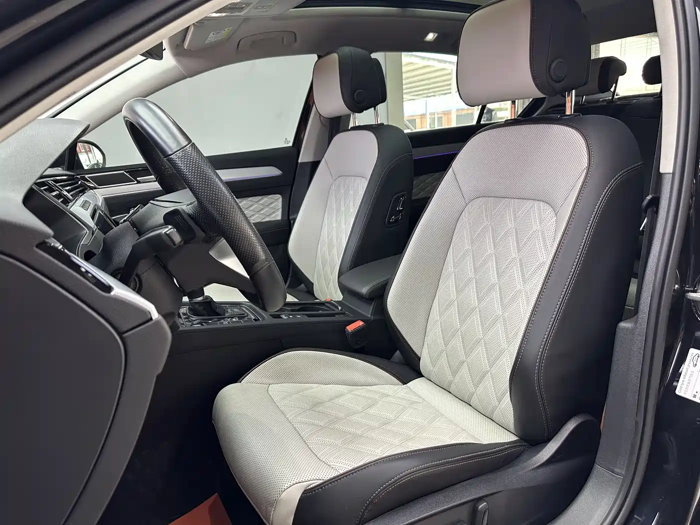 Volkswagen Magotan 2023 Model 2 Million Commemorative Edition 330TSI DSG Luxury фото 16