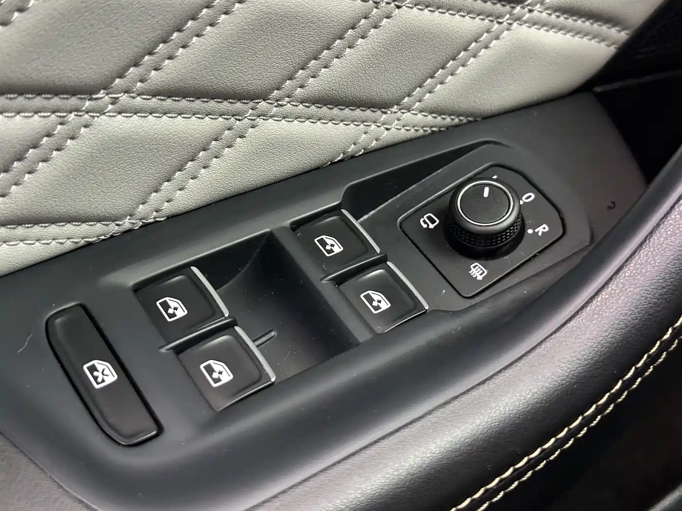 Volkswagen Magotan 2023 Model 2 Million Commemorative Edition 330TSI DSG Luxury фото 22