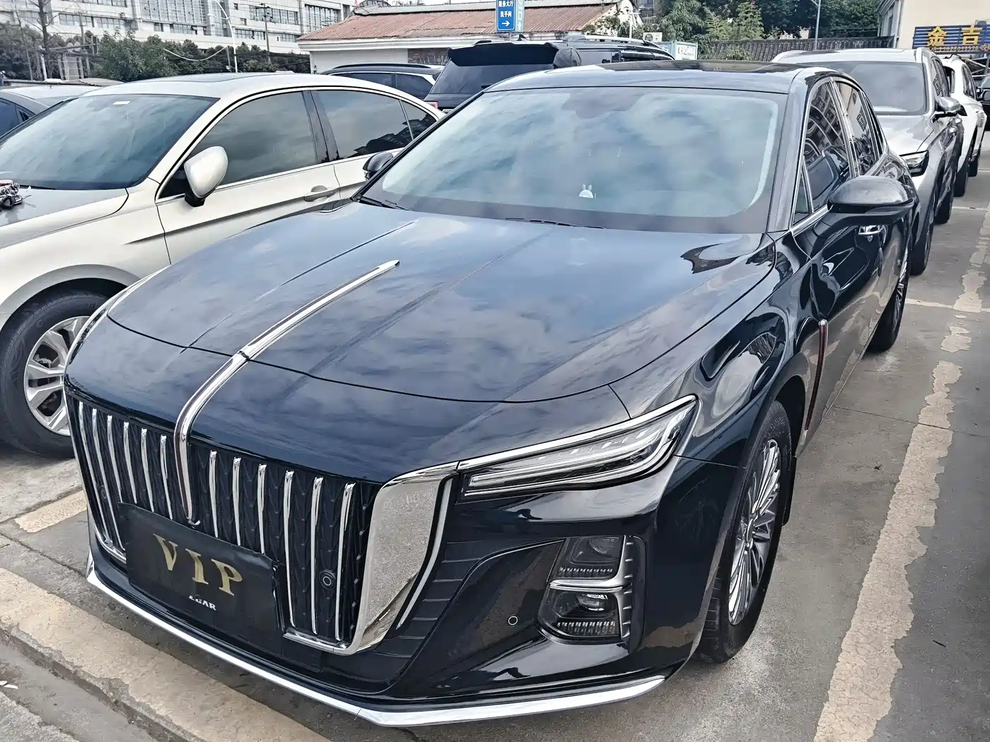 Hongqi H5 2025 1.5T DCT Qiyue 500,000 Units Commemorative Edition