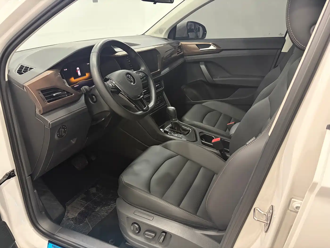Volkswagen Tharu 2022 280TSI FWD Luxury Edition фото 6