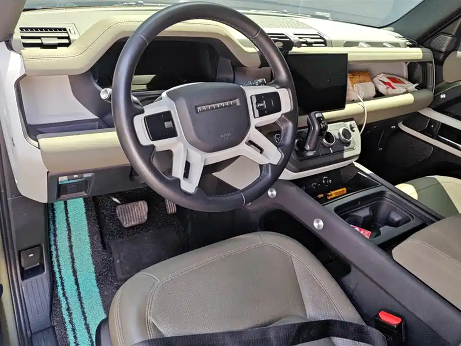 Land Rover Defender 2023 Facelift 90 2.0T P300 SE фото 12