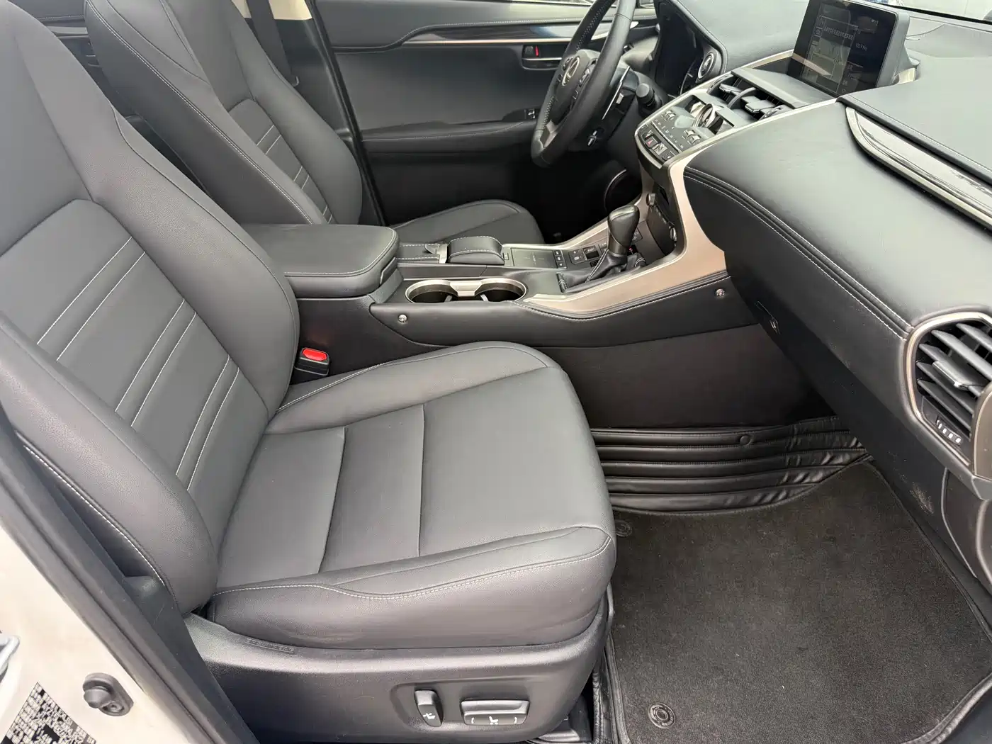 Lexus NX 2018 Model 300h AWD Fengzhi Edition China V фото 20