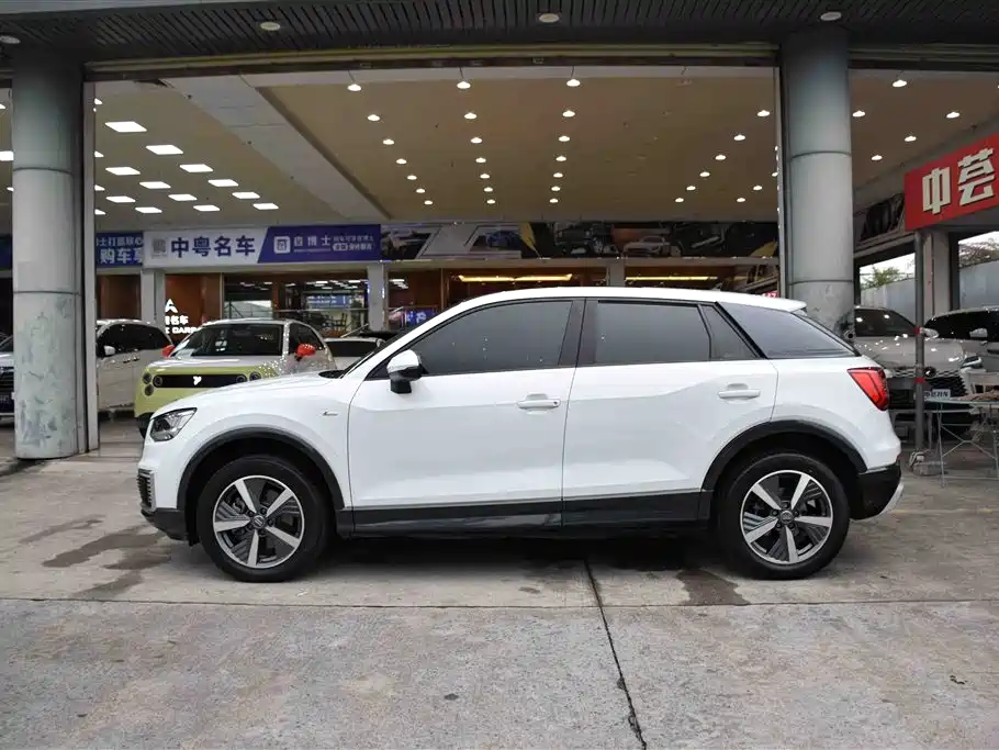 AUDI Q2L E TRON