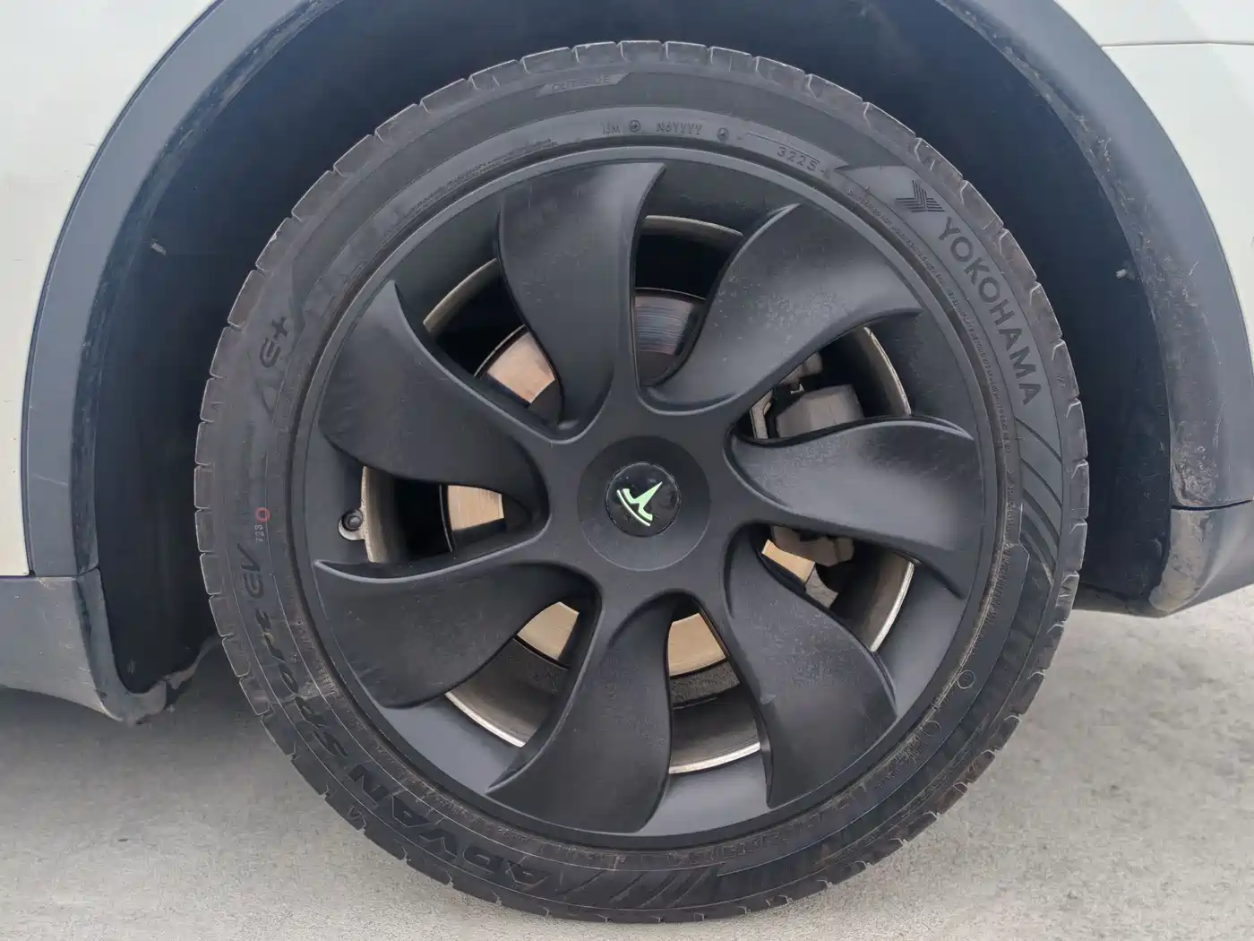 TESLA MODEL Y
