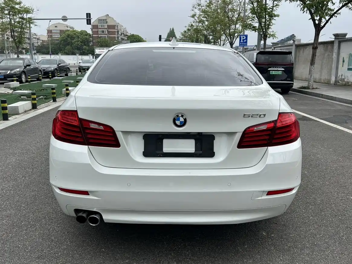 BMW 5 Series 2017 520Li Classic Edition фото 16