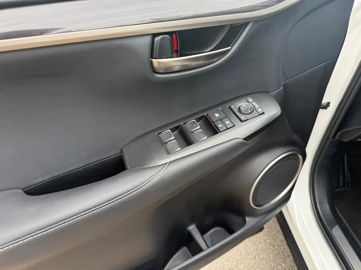 Lexus NX 2018 Model 300h AWD Fengzhi Edition China V фото 7