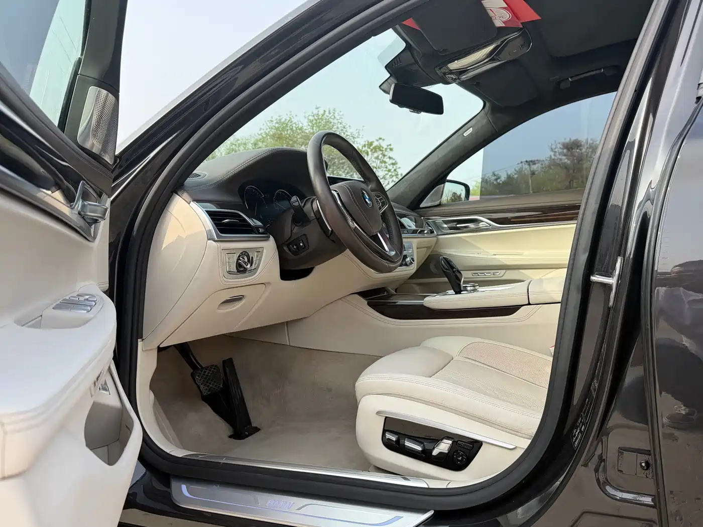 BMW 7 Series 2016 750Li xDrive 4-Seater фото 7