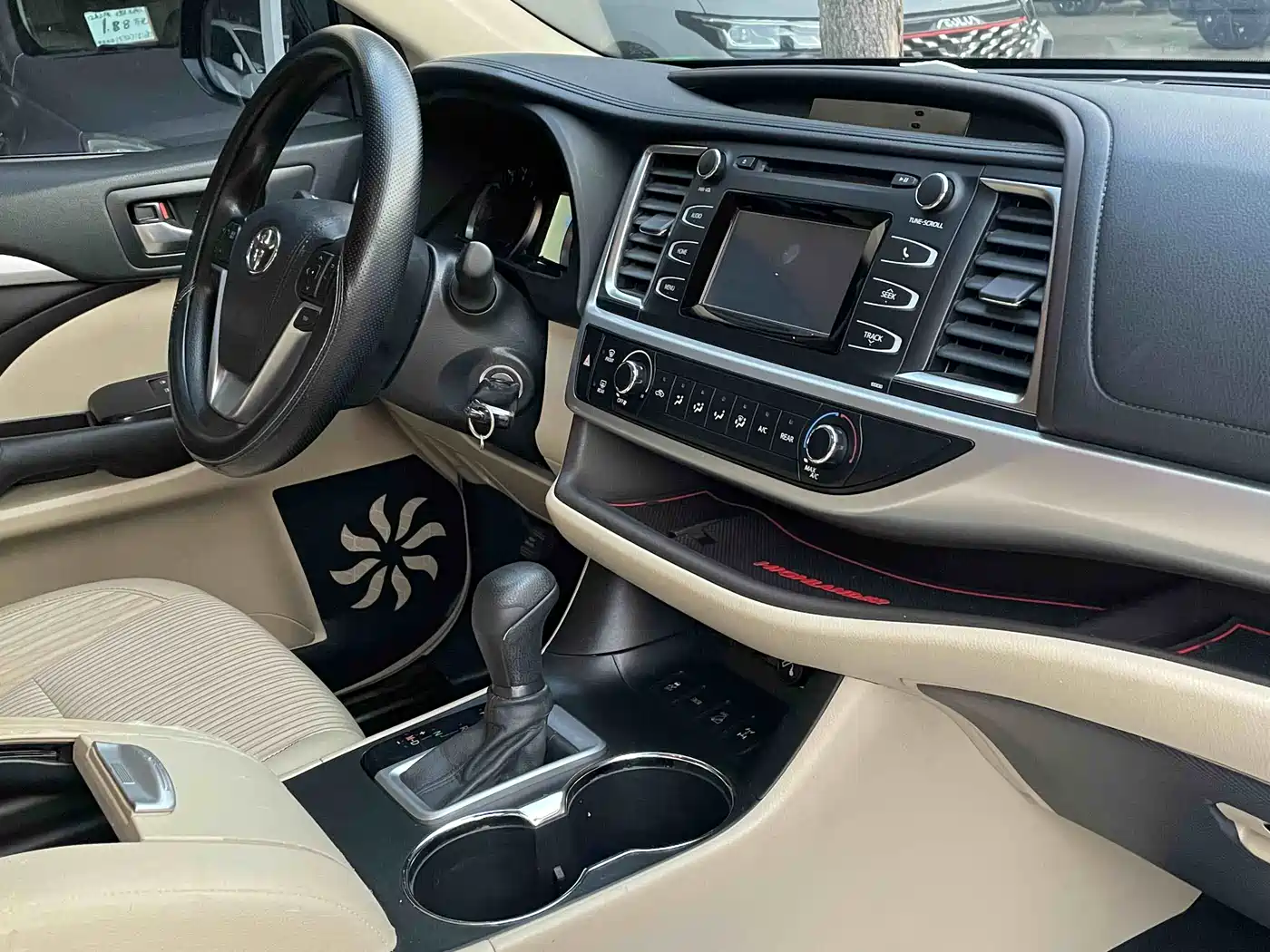 TOYOTA HIGHLANDER