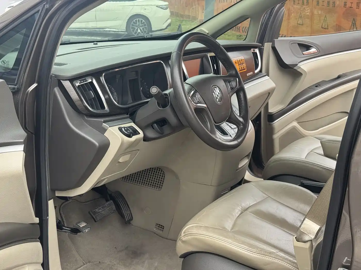Buick GL8 2011 2.4L LT Luxury Business Executive фото 16
