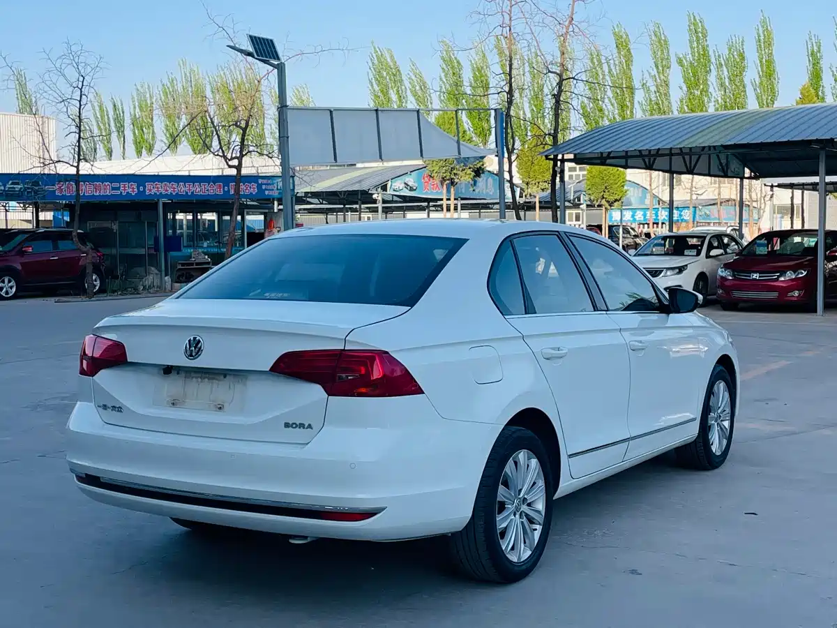 Volkswagen Bora 2017 1.6L Automatic Comfort фото 13