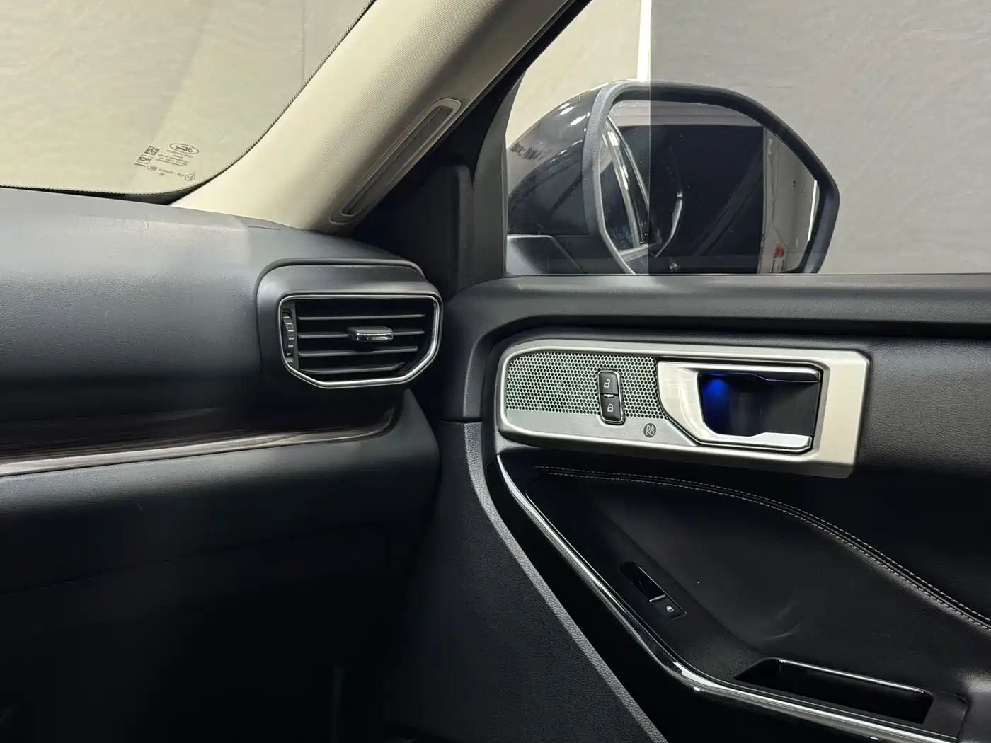 Ford Explorer 2020 EcoBoost 285 AWD Titanium Edition 7-Seater фото 16