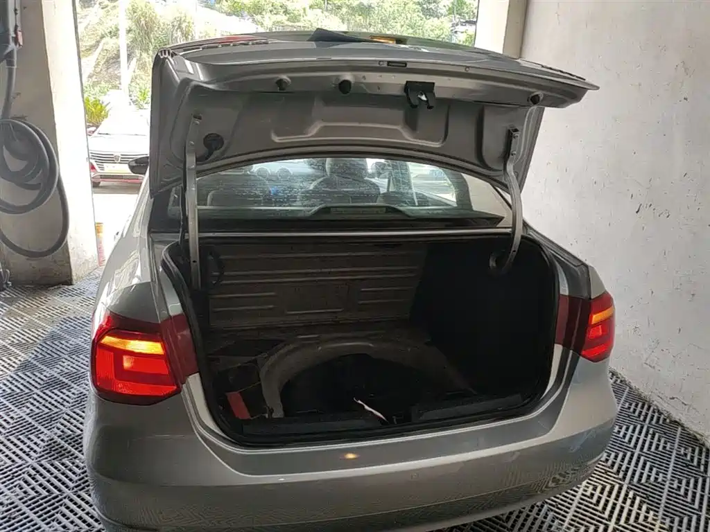 Volkswagen Jetta 2015 1.4L Manual Comfort фото 19
