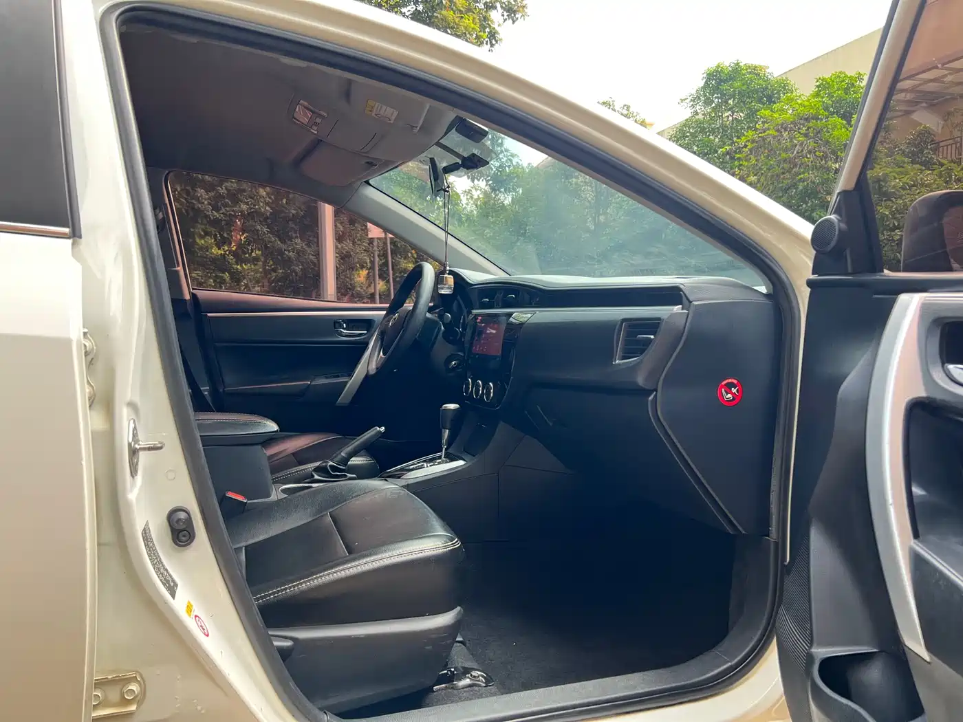 Toyota Corolla 2017 Facelift 1.6L S-CVT GL фото 11