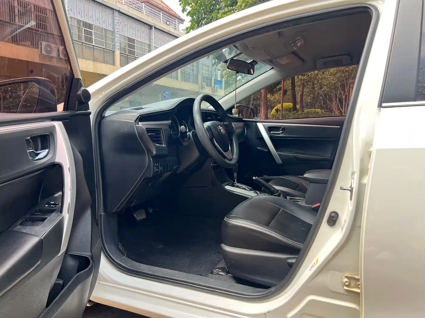 Toyota Corolla 2017 Facelift 1.6L S-CVT GL фото 13
