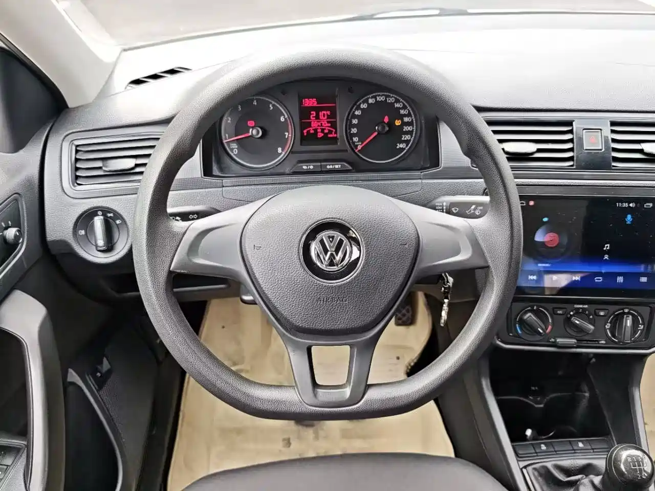 VOLKSWAGEN SANTANA