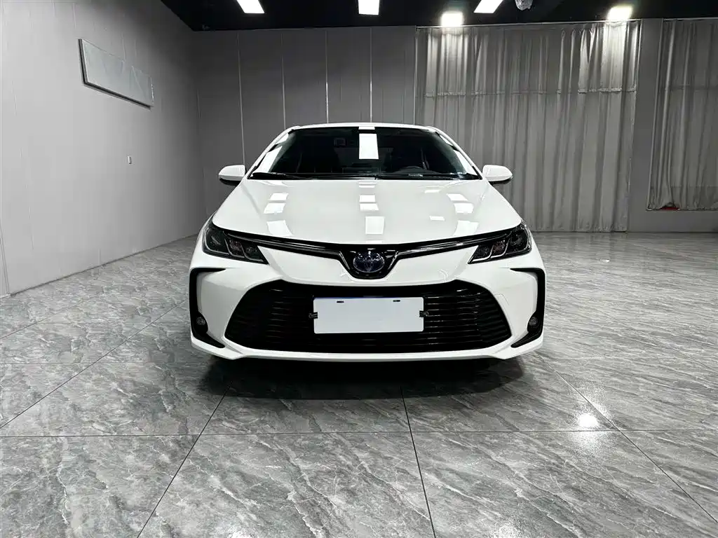 Toyota Corolla 2021 Hybrid 1.8L E-CVT Elite Edition фото 2