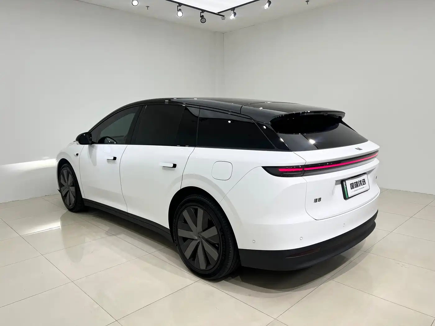 Фото 4 - Li Auto i6