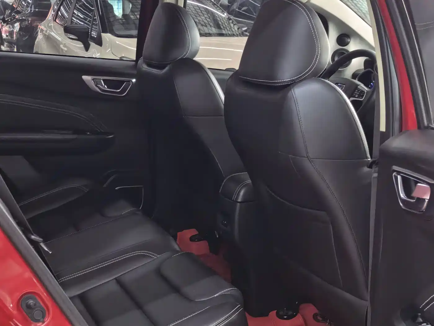 Фото 17 - Geely Vision X3