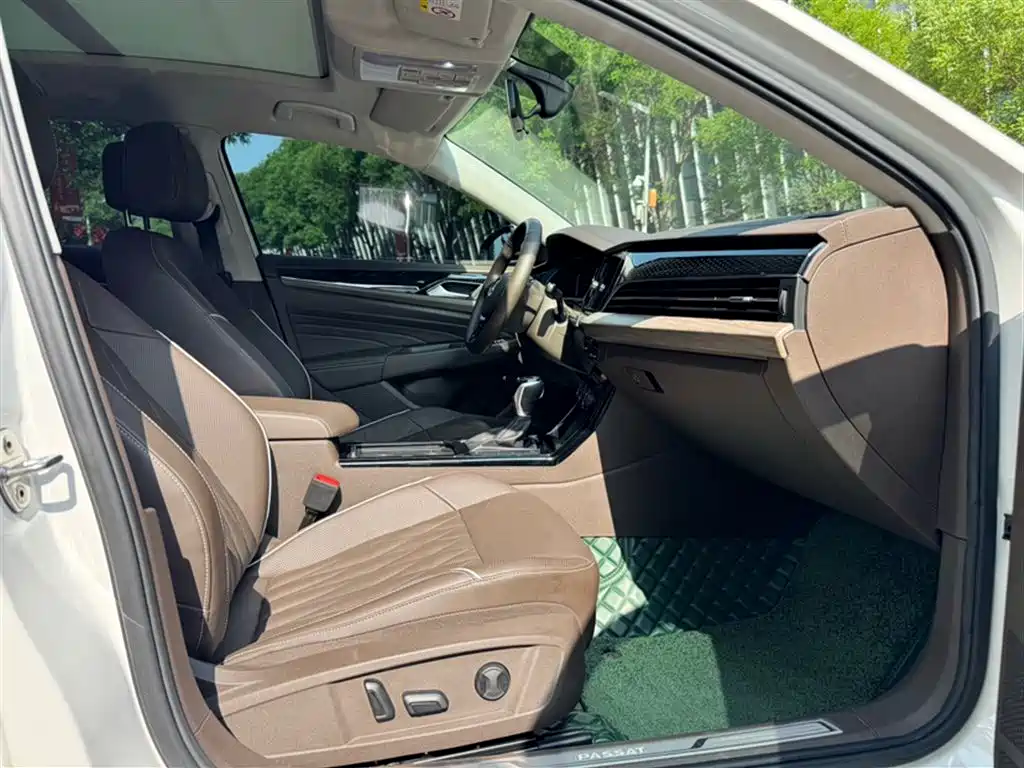 Volkswagen Passat 2019 Model 330TSI Luxury Edition China V фото 14