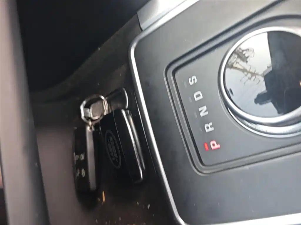 Land Rover Discovery Sport 2018 240PS HSE Edition фото 9