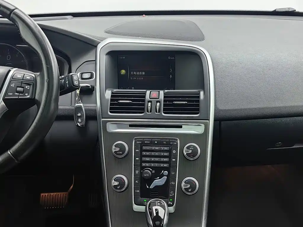 Фото 12 - Volvo XC60