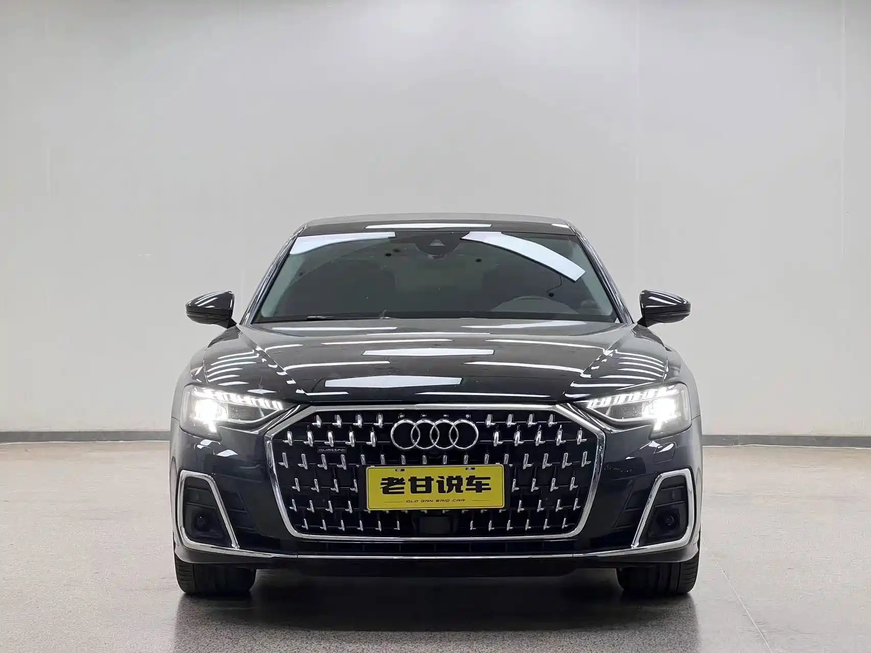 Фото 3 - Audi A8