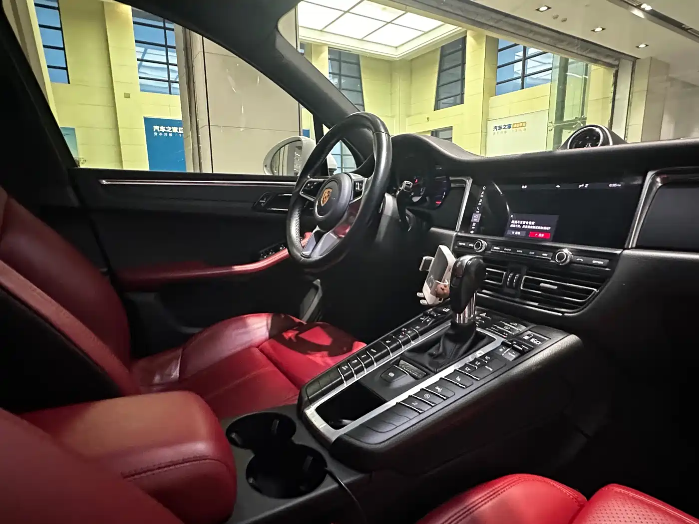 Porsche Macan 2020 Macan 2.0T фото 20