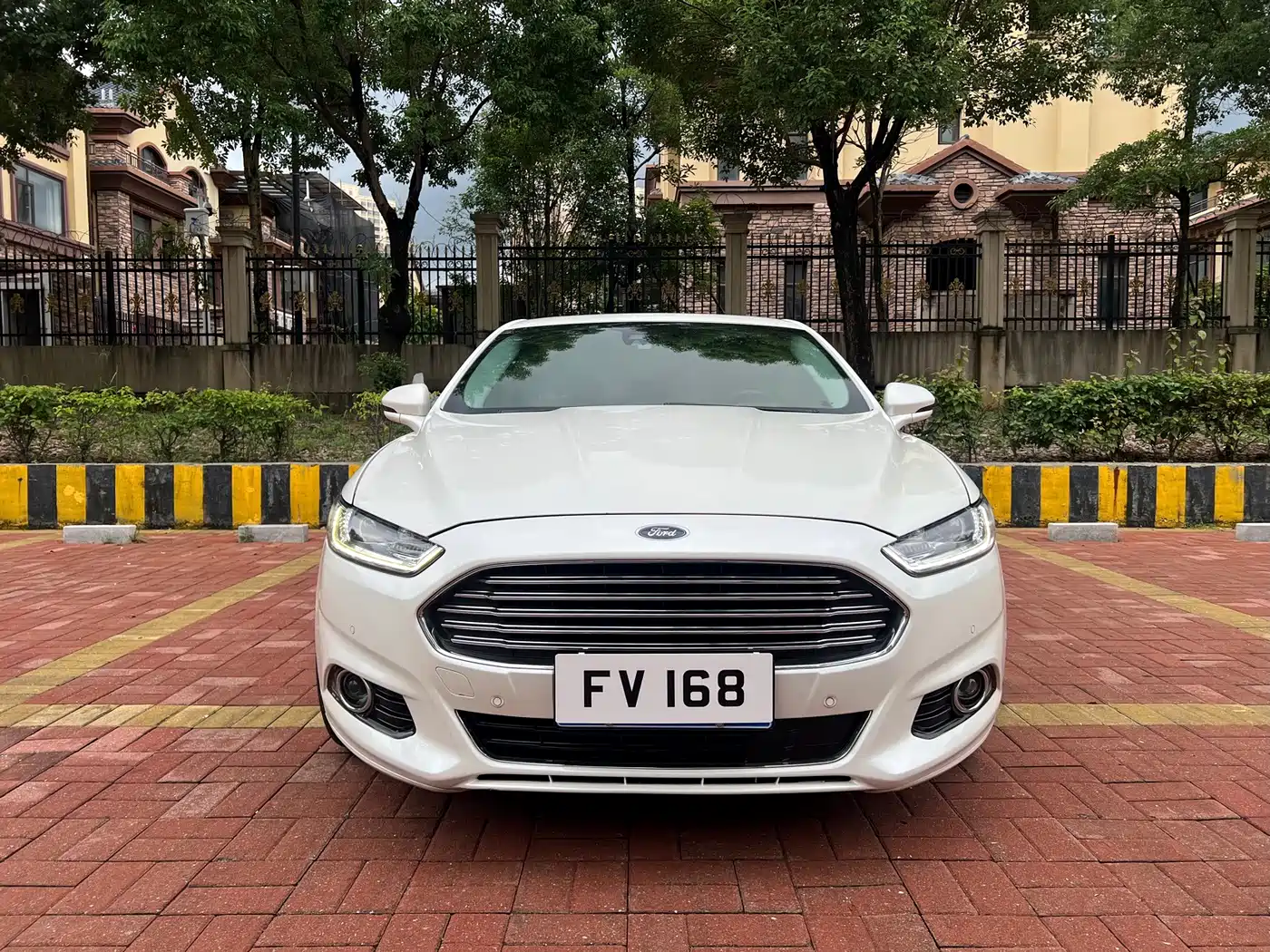 Фото 2 - Ford Mondeo