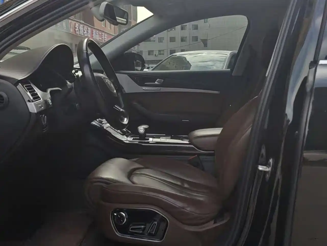 Фото 3 - Audi A8