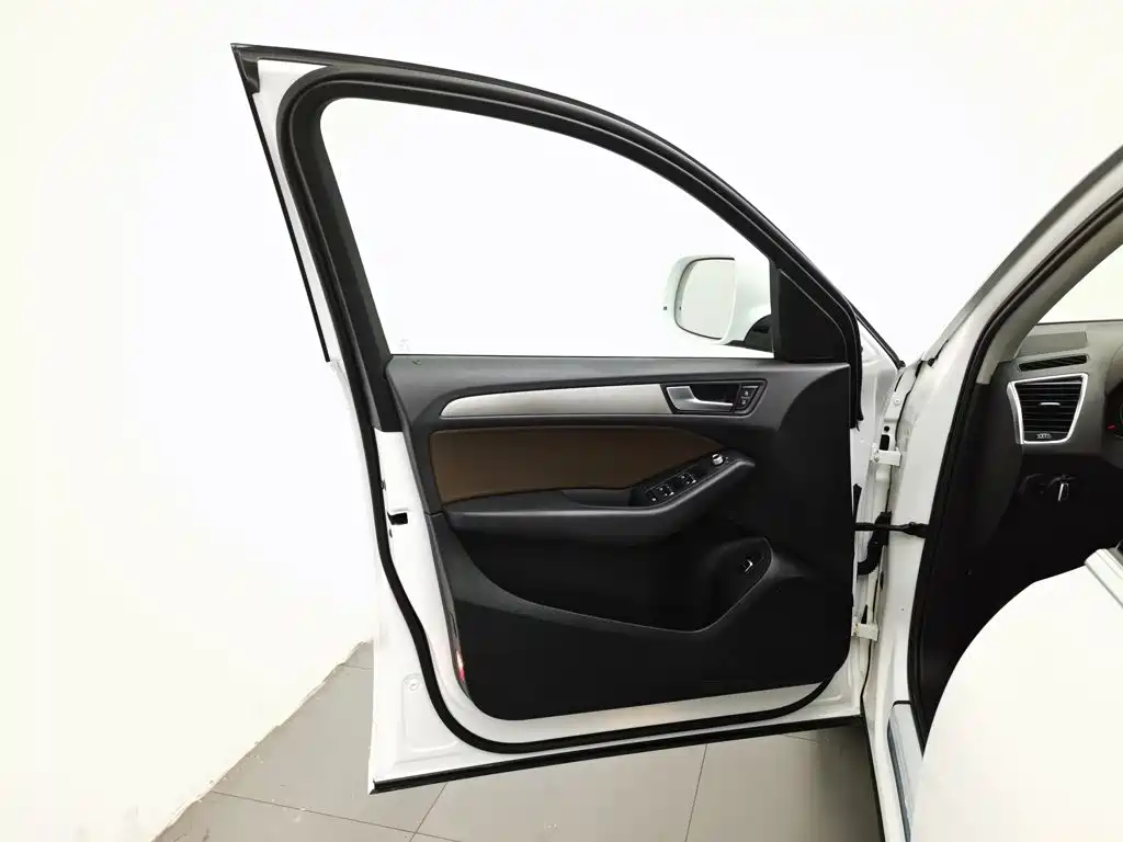 Фото 8 - Audi Q5