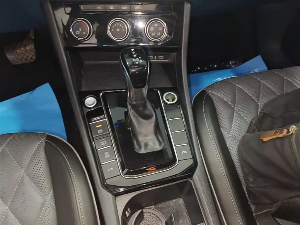 Volkswagen Sagitar 2023 300TSI DSG Surpassing Edition фото 14