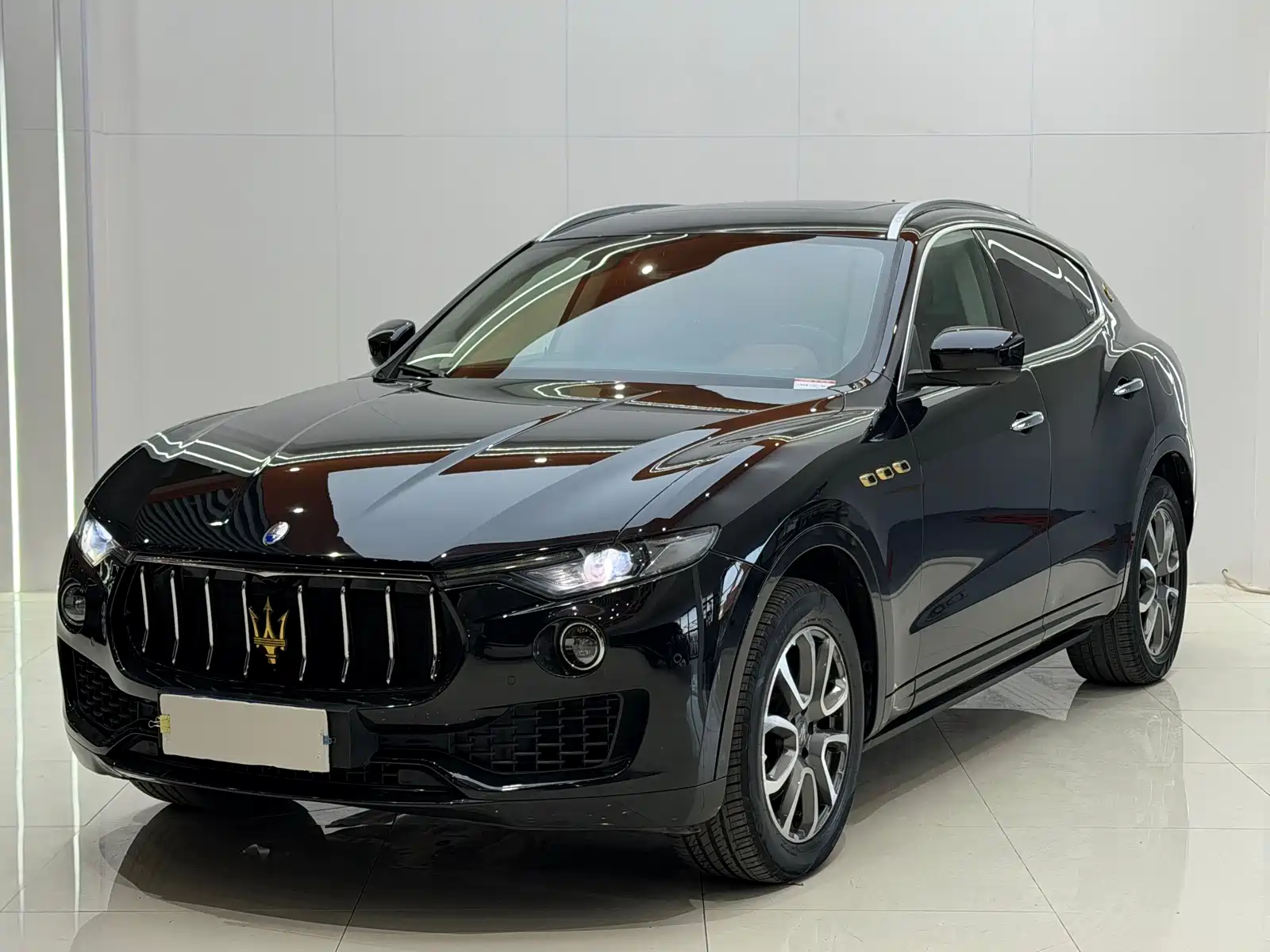 Photo 2 - Maserati Levante