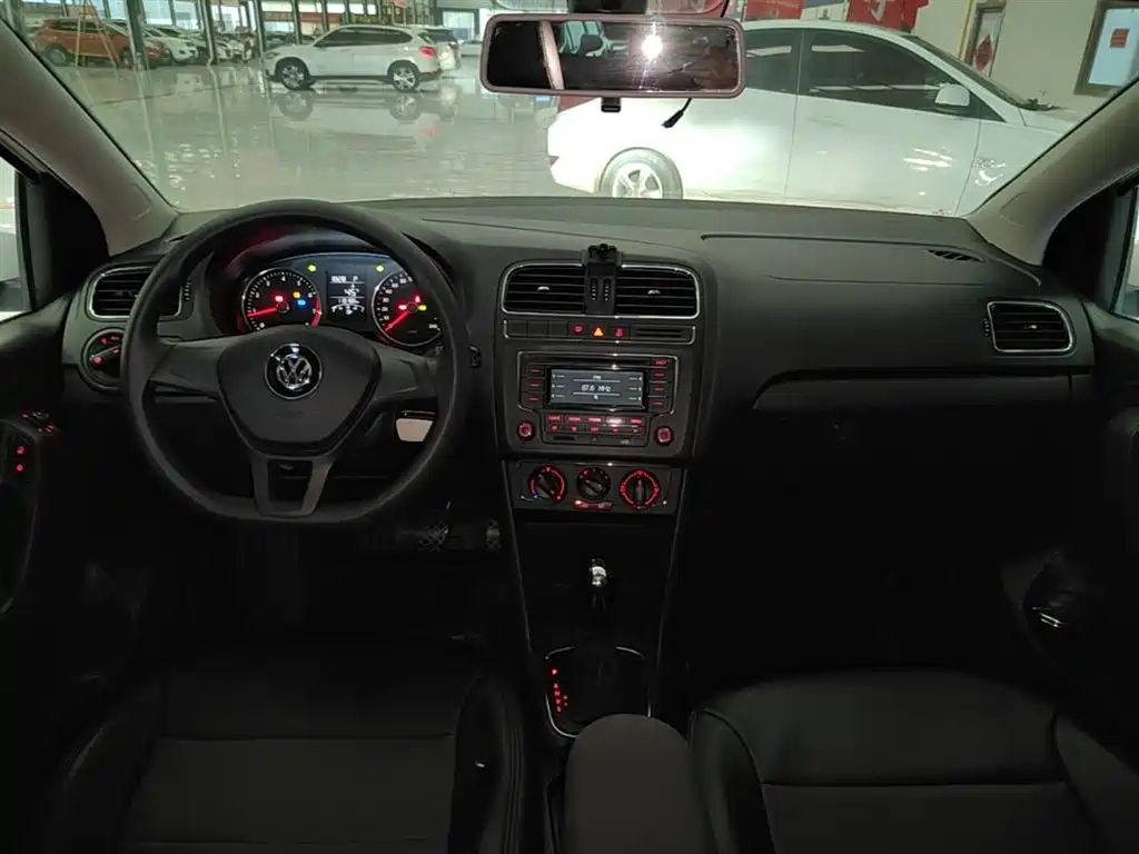 Volkswagen Polo 2014 1.4L Automatic Comfort Edition фото 10