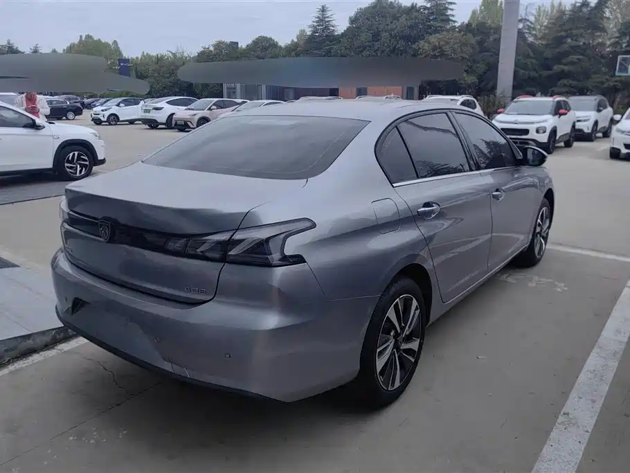 PEUGEOT 408