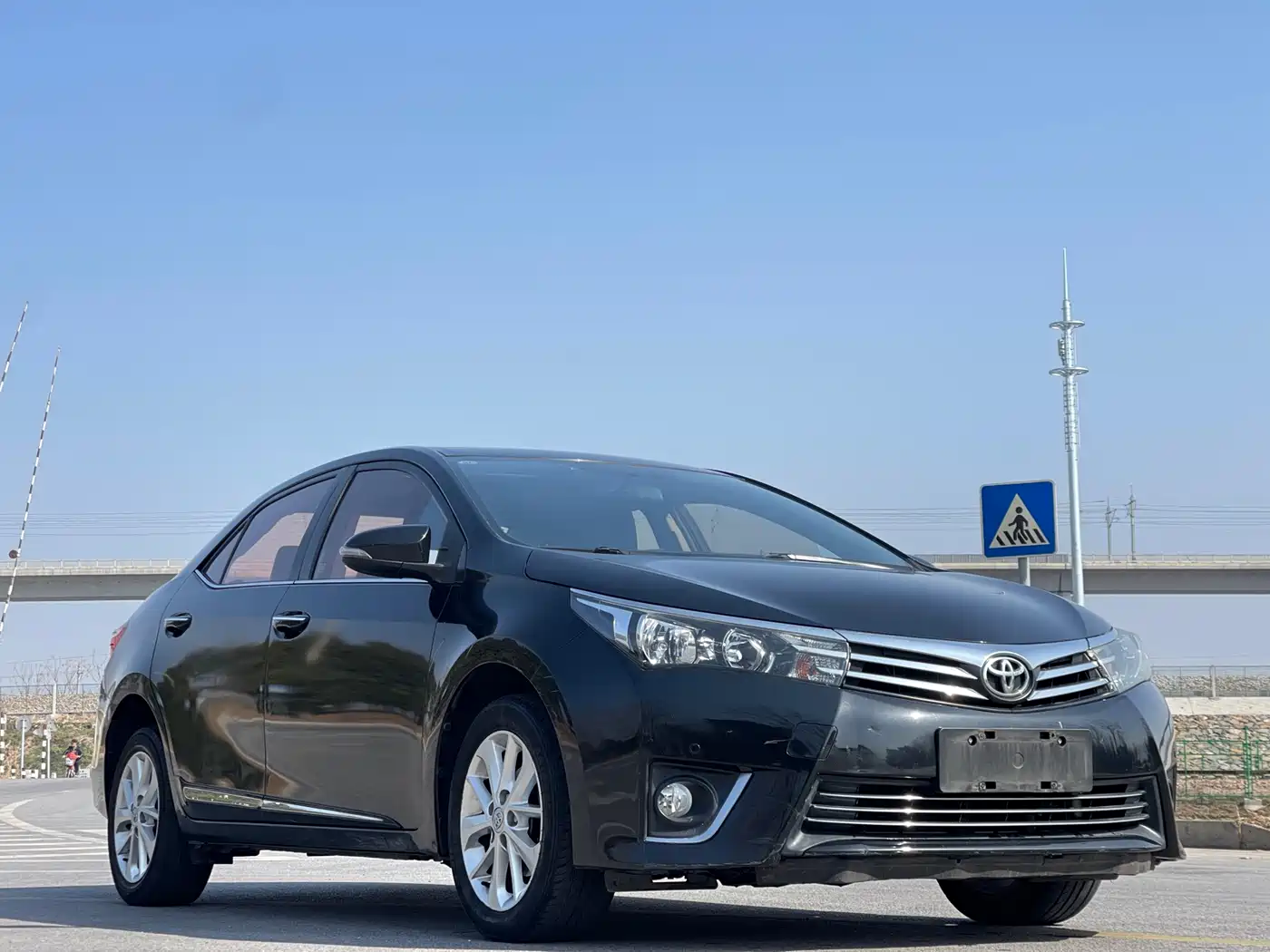 Toyota Corolla 2017 Model 1.2T CVT GL-i Leather Edition фото 3