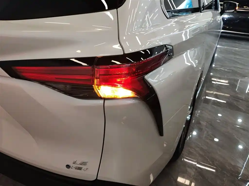 Toyota Sienna 2024 2.5L Hybrid Comfort Edition фото 24