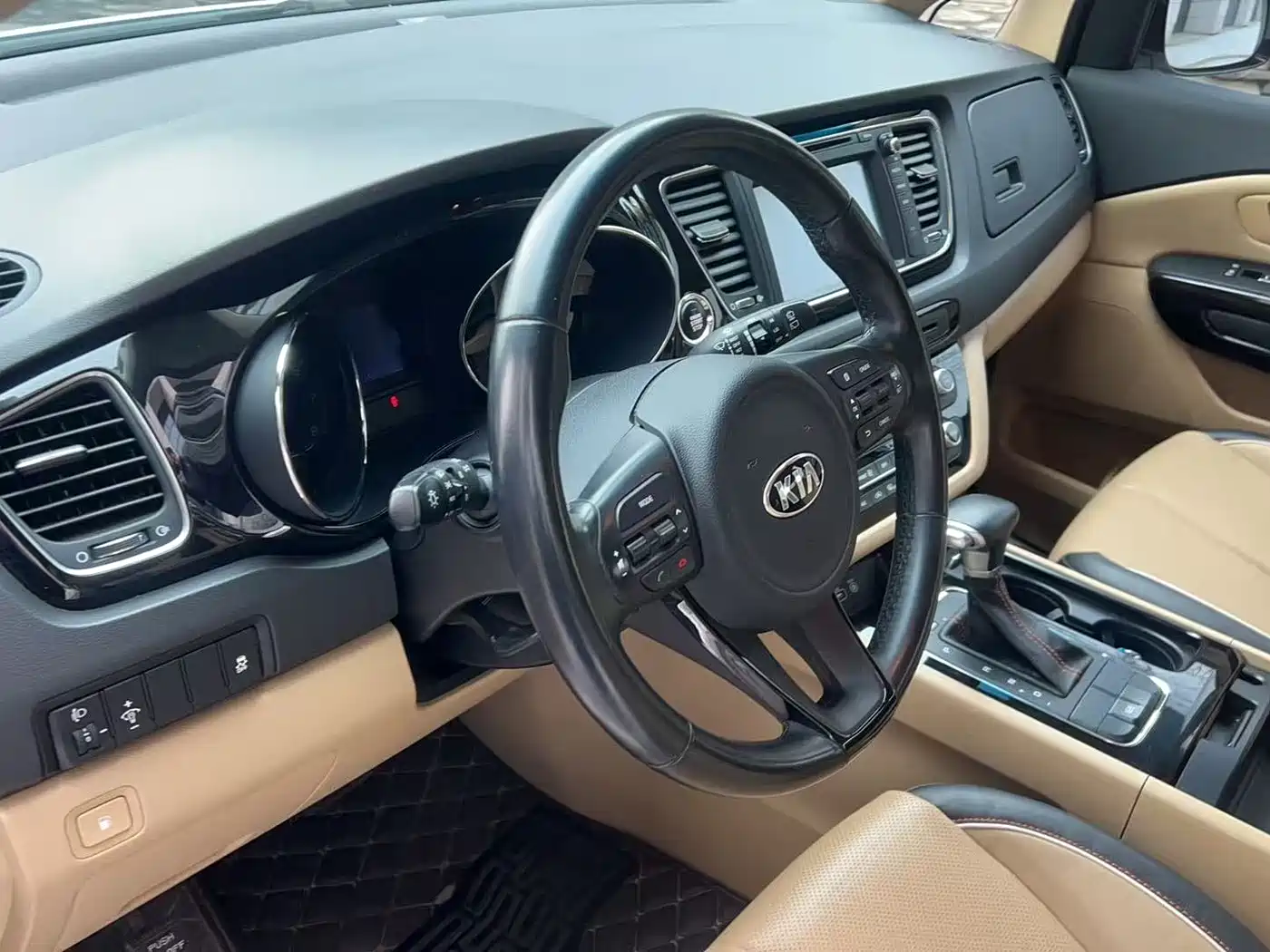 Kia Carnival (Import) 2015 3.3GDI Luxury Edition China IV фото 12